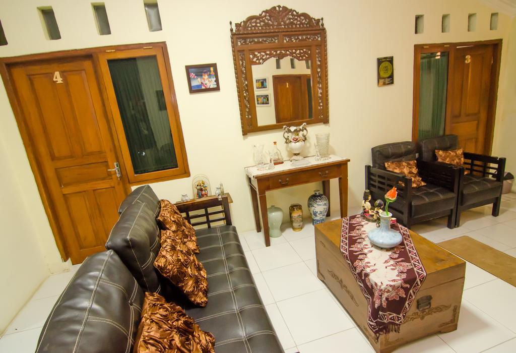 Pendopo Andari Homestay Jogyakarta Zewnętrze zdjęcie