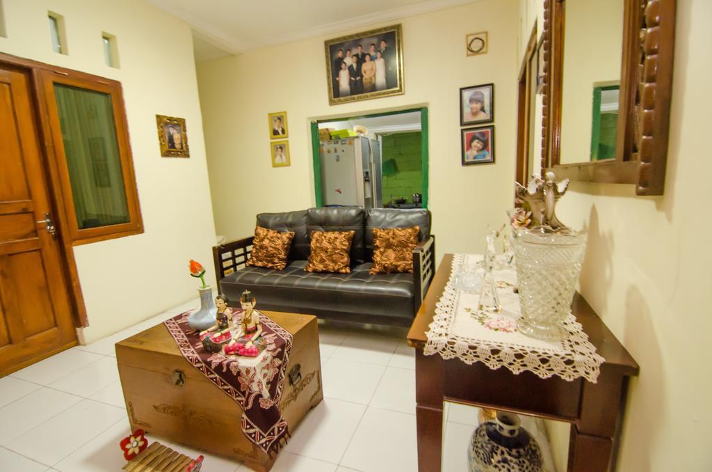 Pendopo Andari Homestay Jogyakarta Zewnętrze zdjęcie